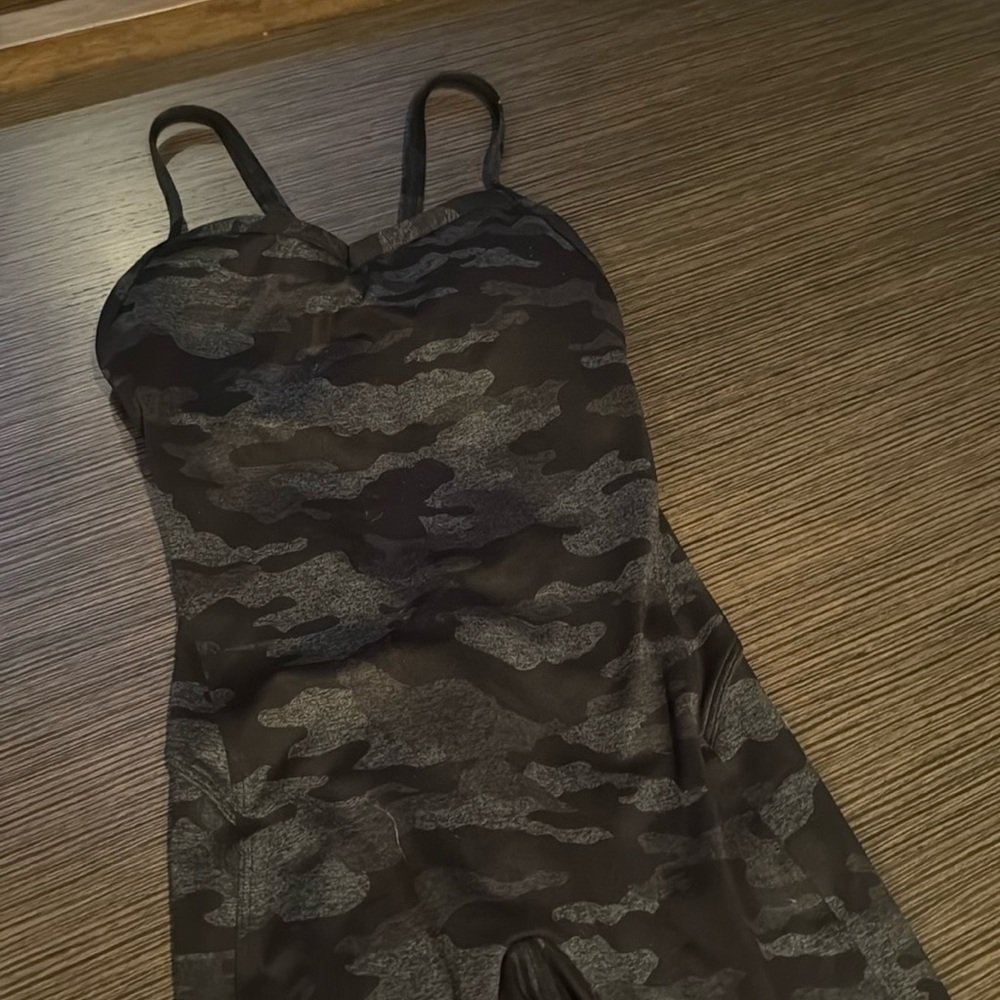 Bombshell Sportswear, Sculpt Bodysuit, grey camo size XS